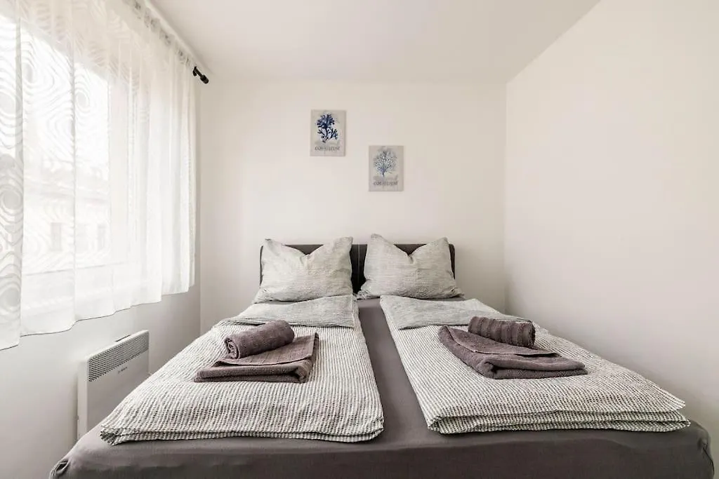 Cozy Renovated Apartment Close To Schoenbrunn Palace Wiedeń 0*,